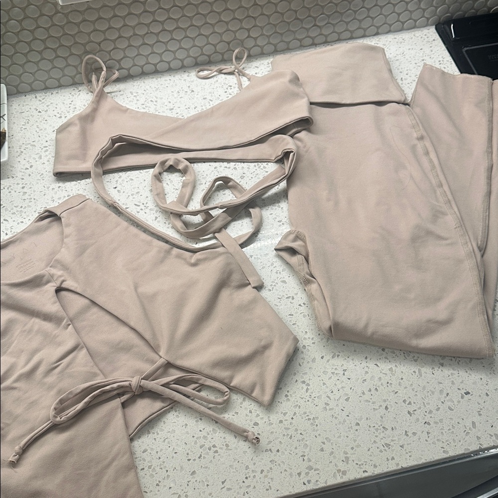 Are You Am I 3 piece SET Bra, Top, Legging small top Medium Bra/legging
